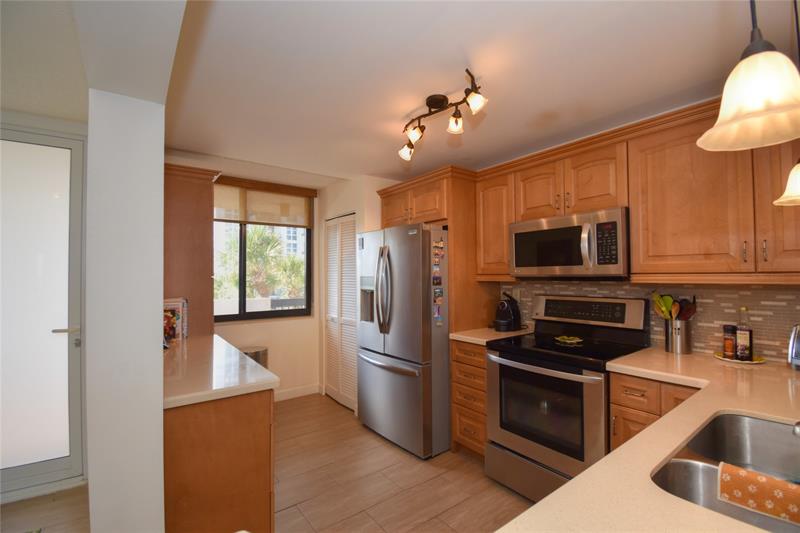 Image 5 of 41 For 510 Ocean Blvd  303