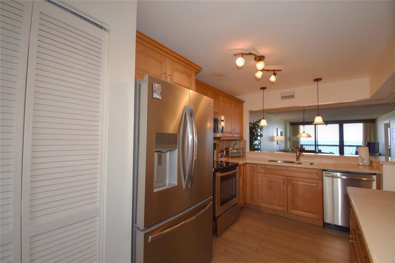 Image 7 of 41 For 510 Ocean Blvd  303