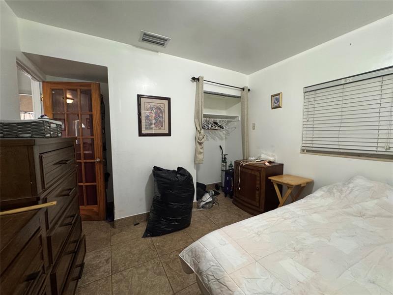 Image 13 of 21 For 500 59th St  