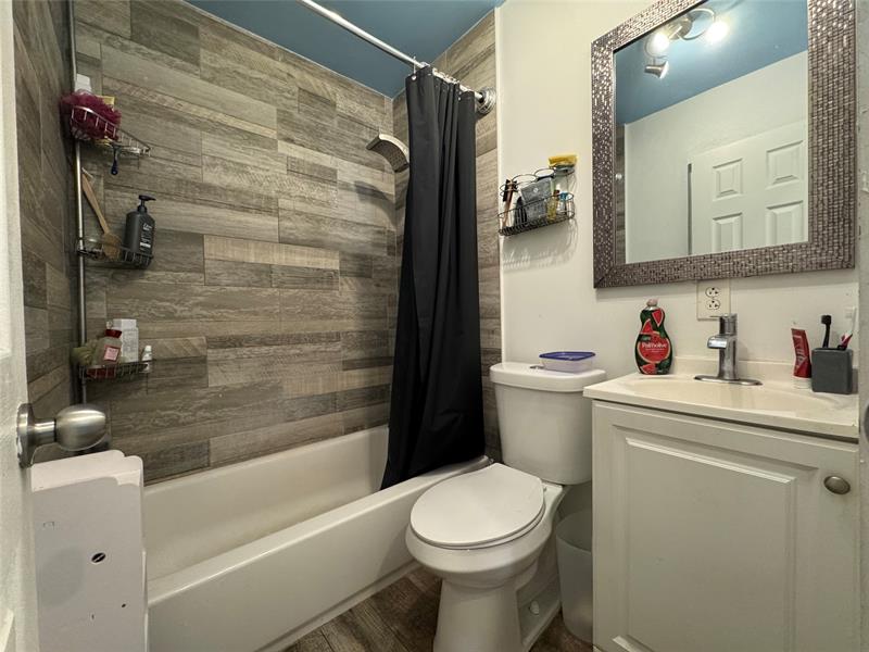 Image 14 of 21 For 500 59th St  