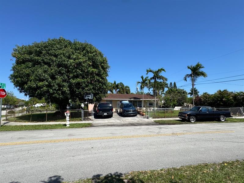 Image 3 of 21 For 500 59th St  