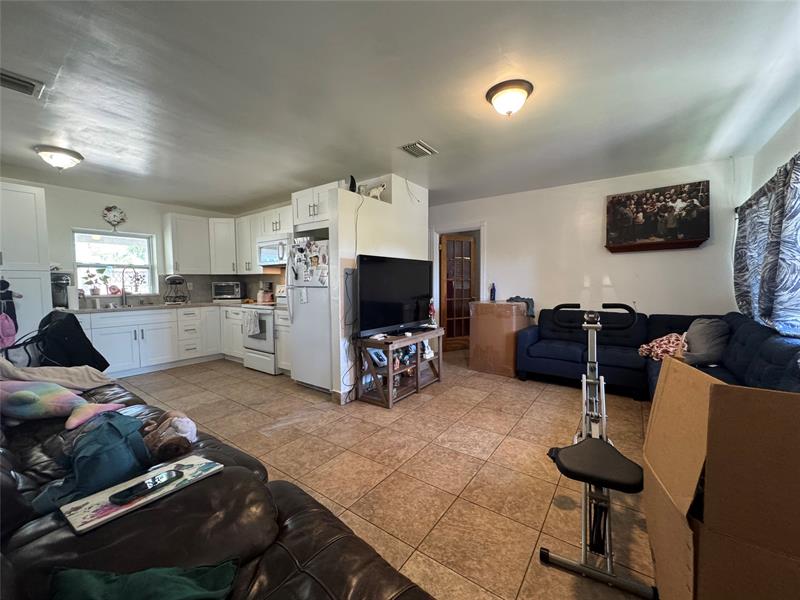 Image 5 of 21 For 500 59th St  