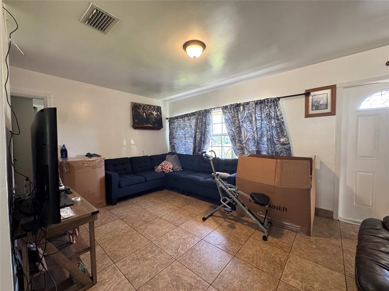 Image 6 of 21 For 500 59th St  