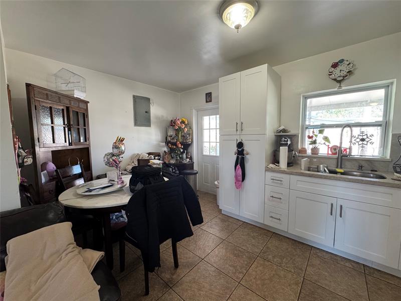 Image 8 of 21 For 500 59th St  