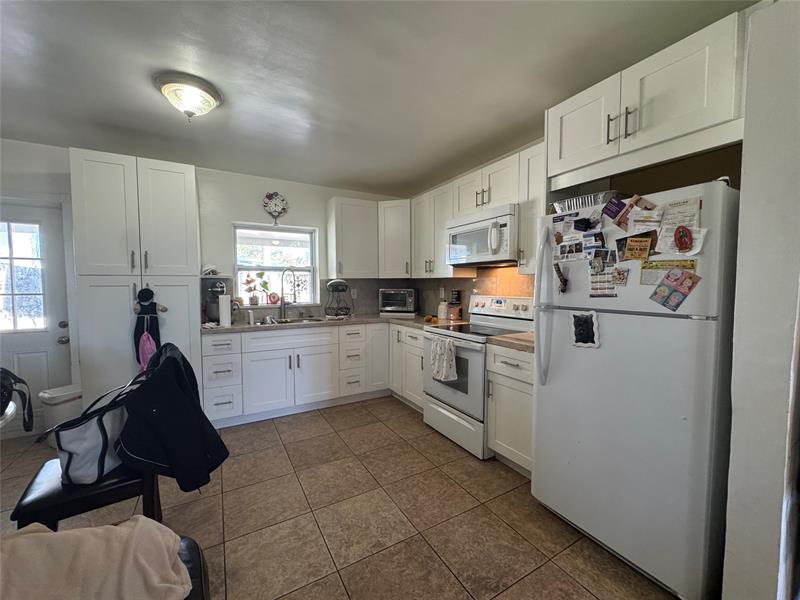 Image 9 of 21 For 500 59th St  