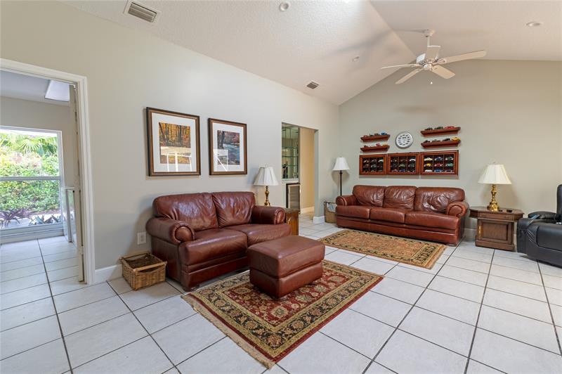 Image 13 of 44 For 1036 Orchid Oak Dr