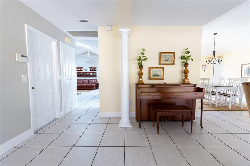 Image 14 of 44 For 1036 Orchid Oak Dr