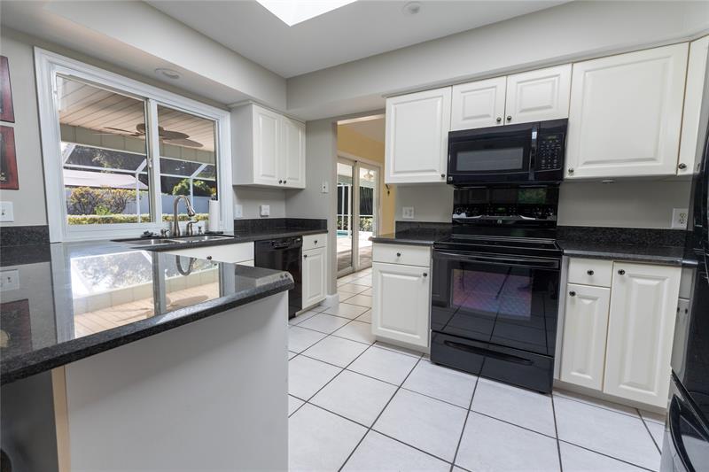 Image 8 of 44 For 1036 Orchid Oak Dr