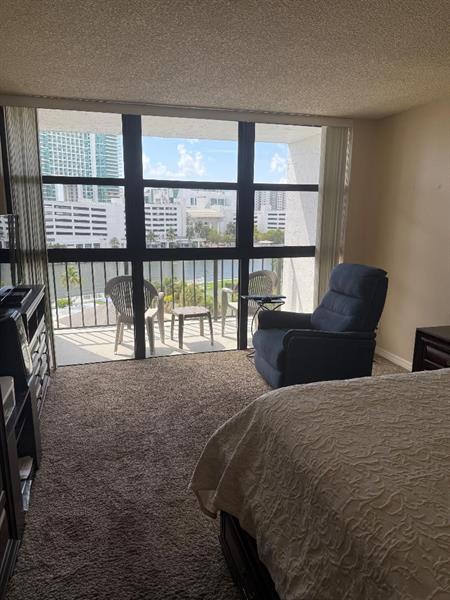 Image 10 of 25 For 600 Parkview Dr  826