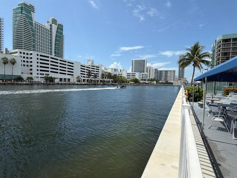 Image 20 of 25 For 600 Parkview Dr  826