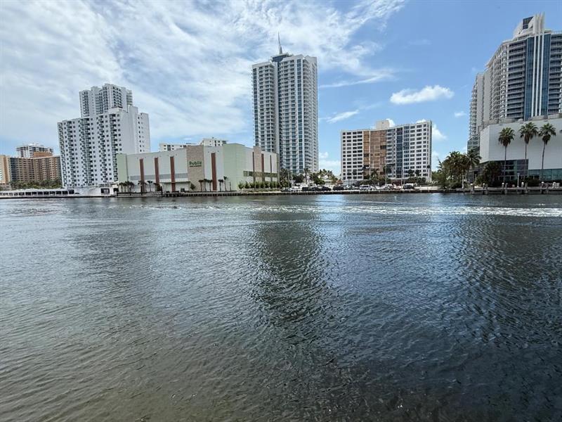 Image 21 of 25 For 600 Parkview Dr  826