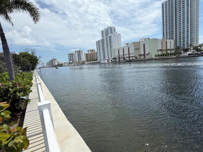 Image 6 of 25 For 600 Parkview Dr  826