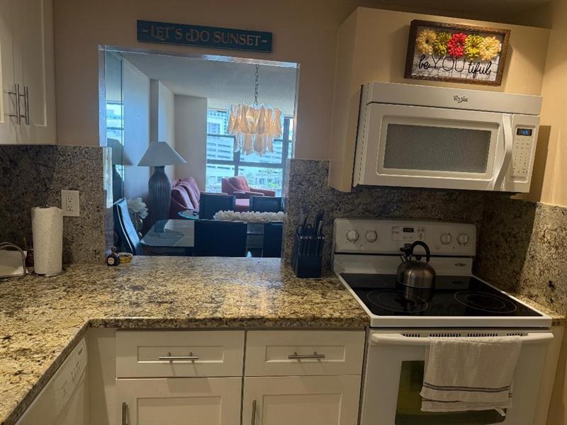 Image 7 of 25 For 600 Parkview Dr  826