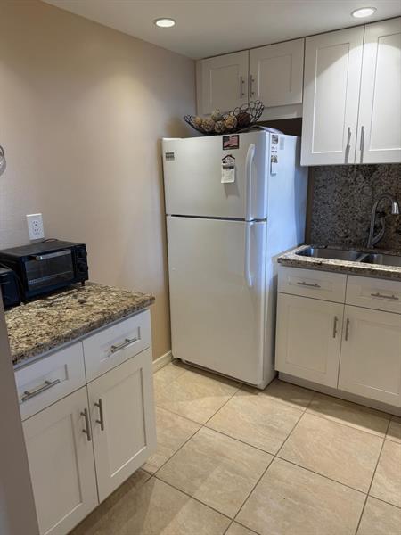 Image 8 of 25 For 600 Parkview Dr  826