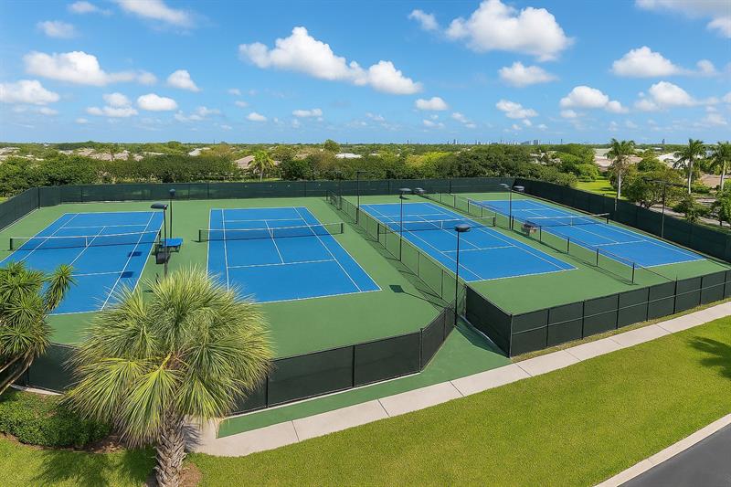 Image 14 of 19 For 950 Hillcrest Dr  202