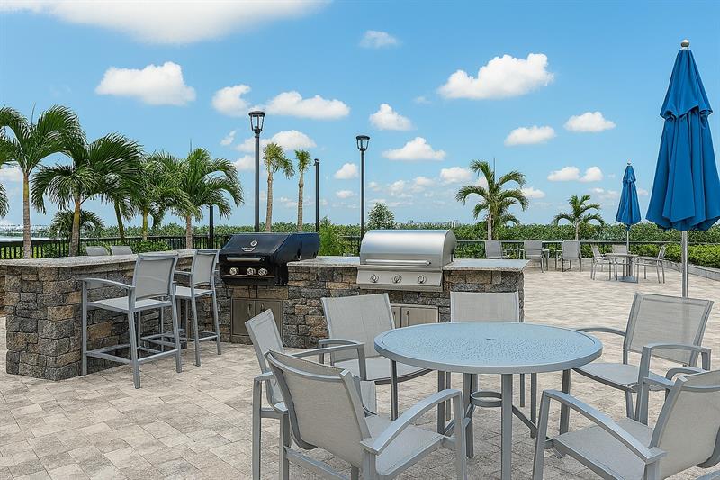 Image 18 of 19 For 950 Hillcrest Dr  202