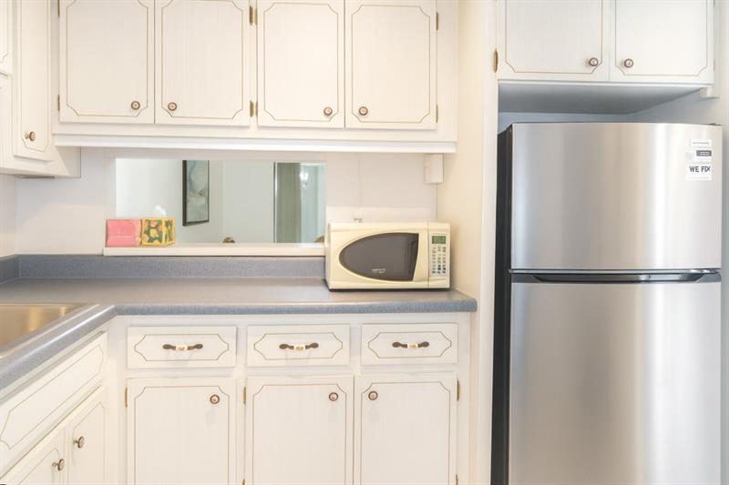 Image 5 of 19 For 950 Hillcrest Dr  202