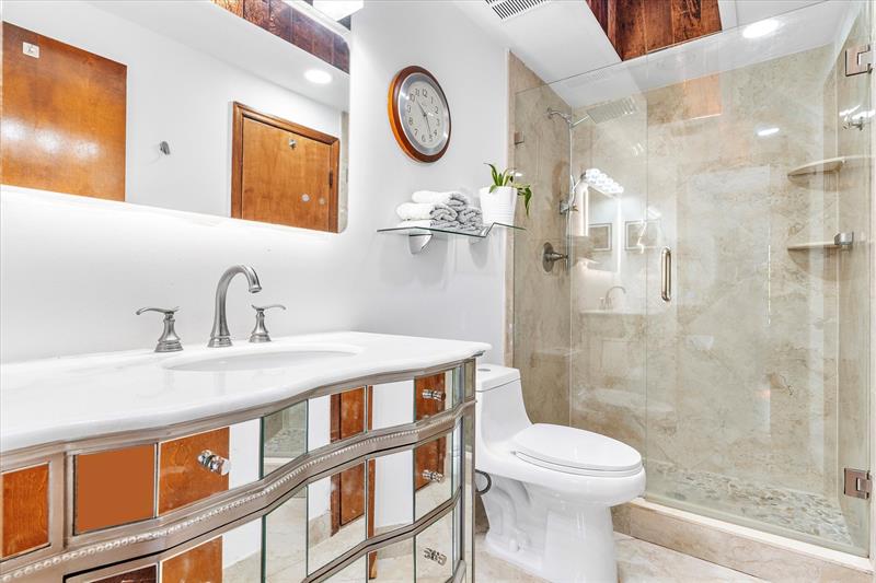 Image 14 of 28 For 440 Rainbow Dr