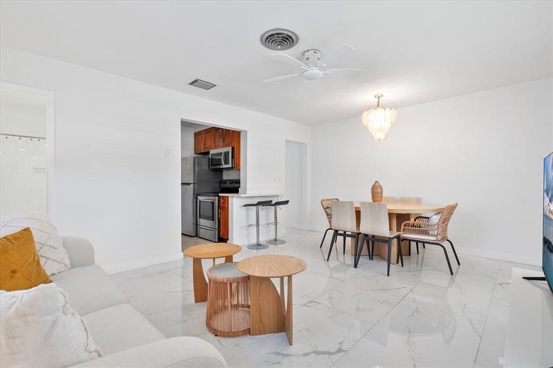 Image 16 of 28 For 440 Rainbow Dr