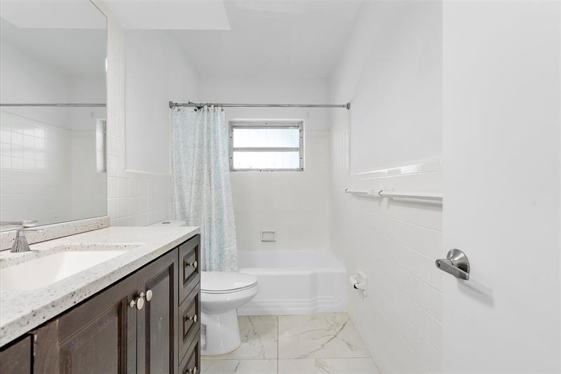 Image 22 of 28 For 440 Rainbow Dr