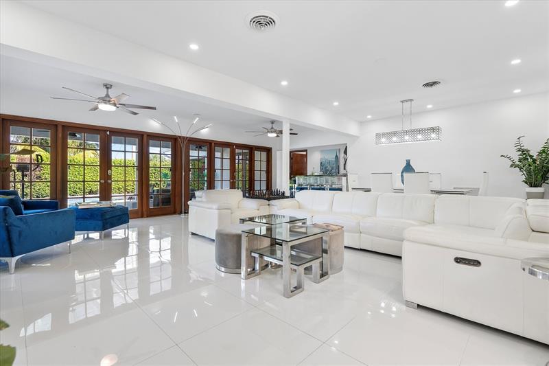 Image 6 of 28 For 440 Rainbow Dr