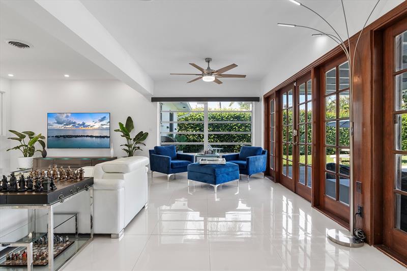 Image 8 of 28 For 440 Rainbow Dr