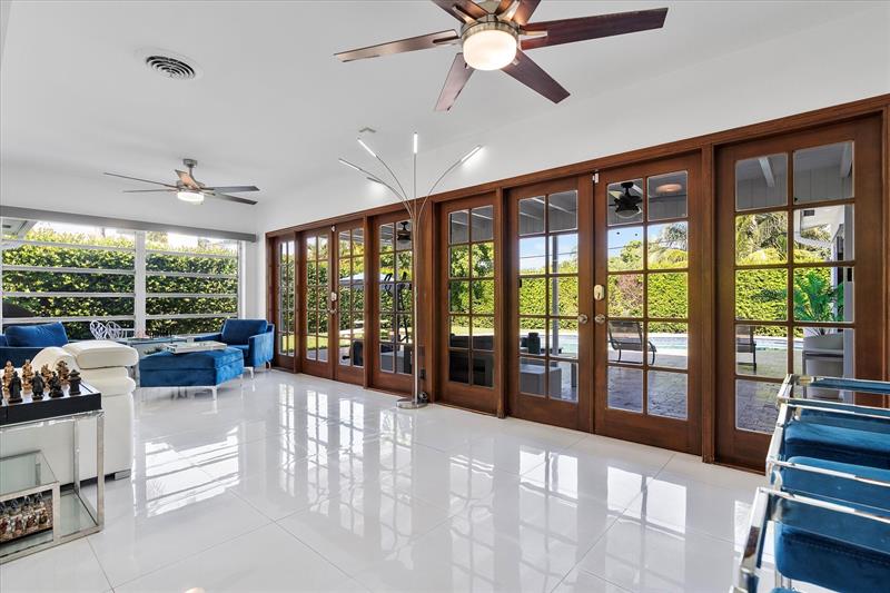 Image 9 of 28 For 440 Rainbow Dr