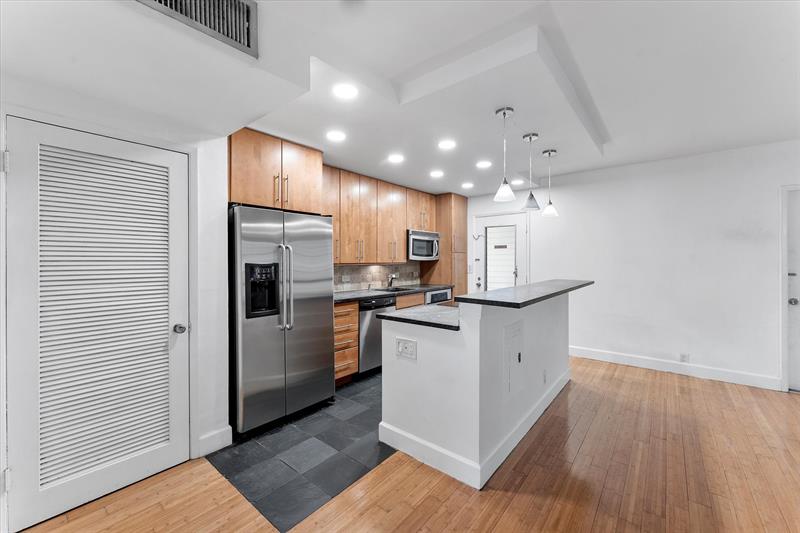 Image 11 of 28 For 125 Isle Of Venice Dr  10