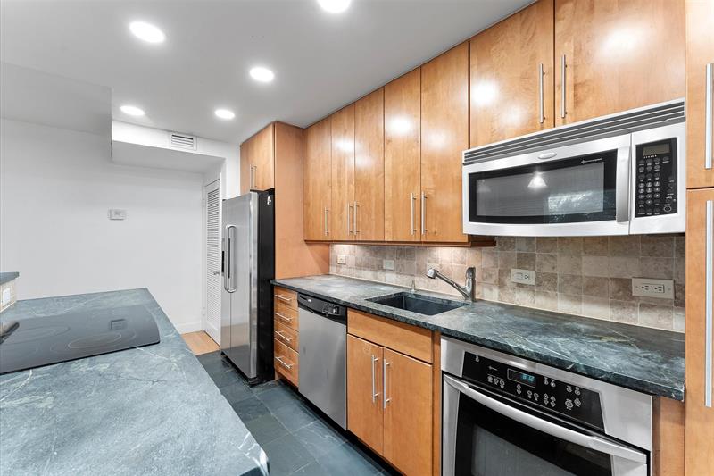 Image 12 of 28 For 125 Isle Of Venice Dr  10