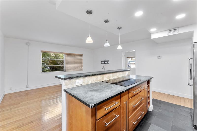 Image 13 of 28 For 125 Isle Of Venice Dr  10