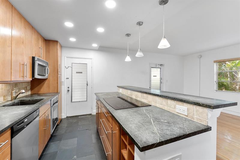 Image 14 of 28 For 125 Isle Of Venice Dr  10