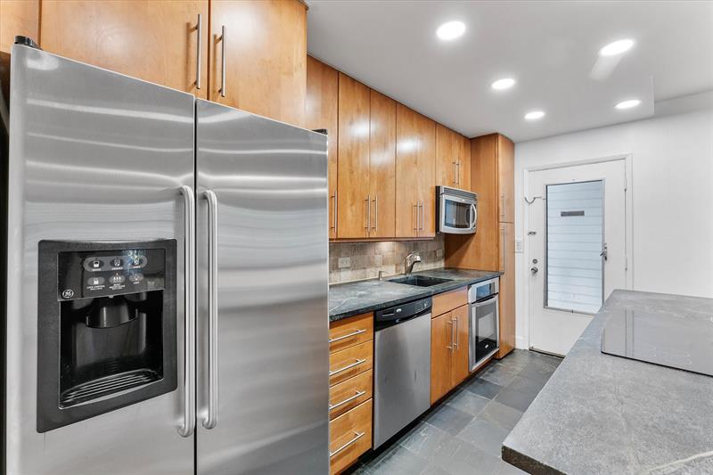 Image 15 of 28 For 125 Isle Of Venice Dr  10