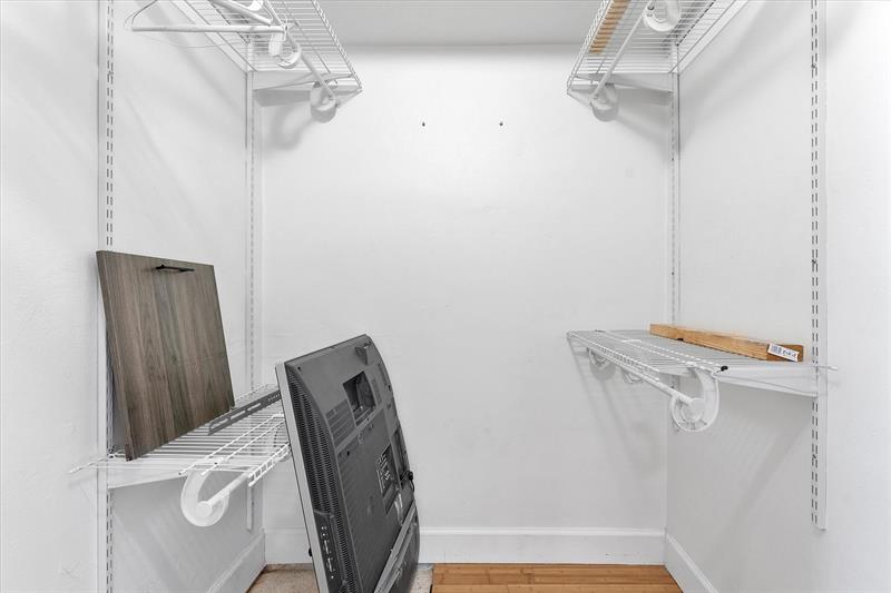 Image 21 of 28 For 125 Isle Of Venice Dr  10