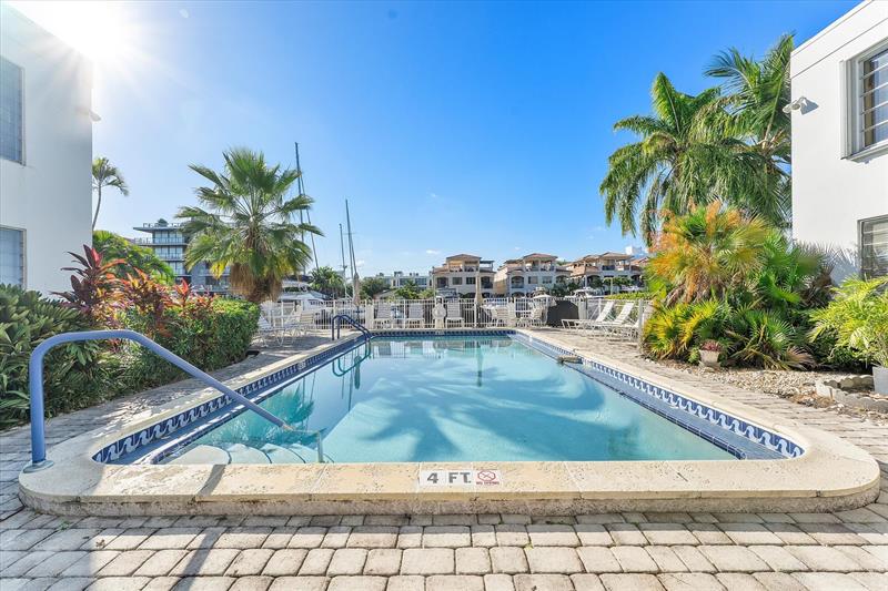 Image 23 of 28 For 125 Isle Of Venice Dr  10