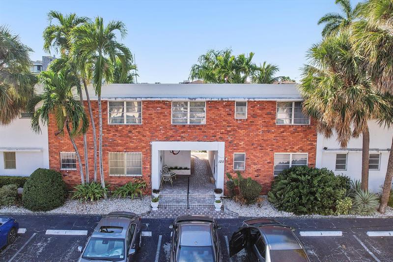 Image 3 of 28 For 125 Isle Of Venice Dr  10