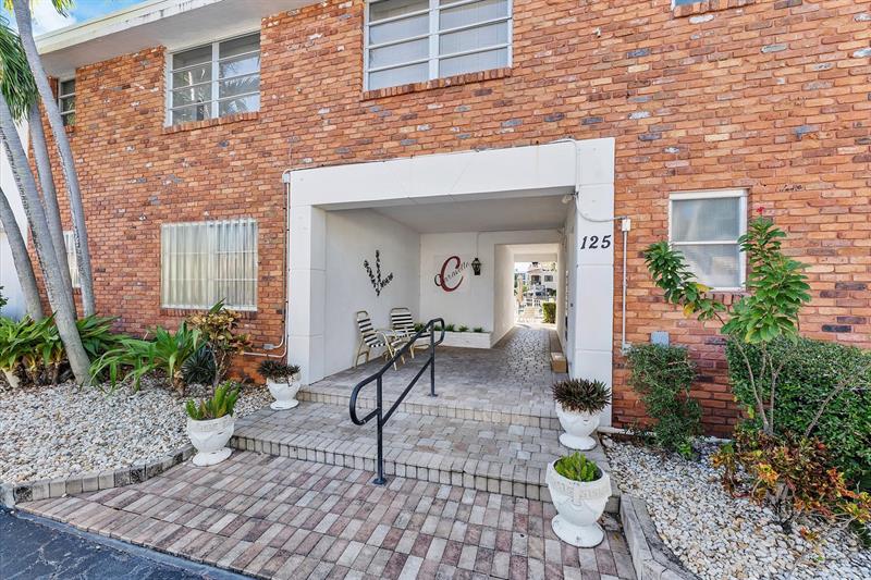 Image 4 of 28 For 125 Isle Of Venice Dr  10