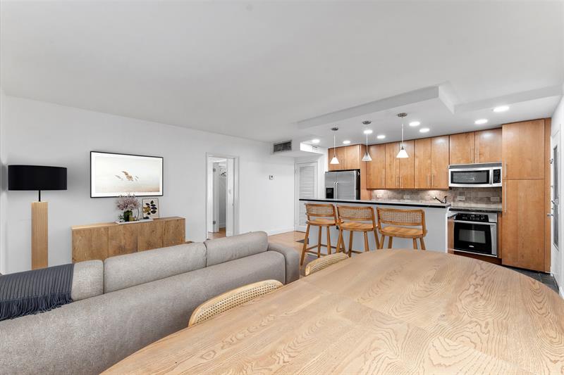 Image 6 of 28 For 125 Isle Of Venice Dr  10