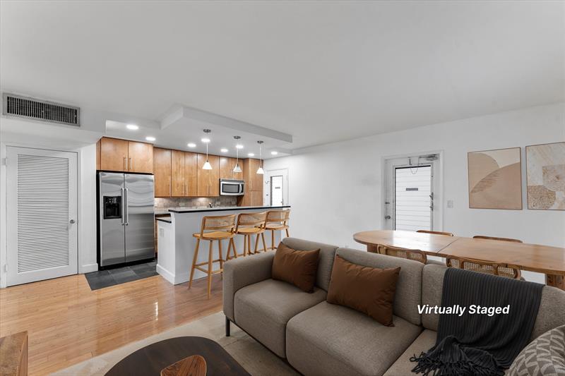 Image 9 of 28 For 125 Isle Of Venice Dr  10