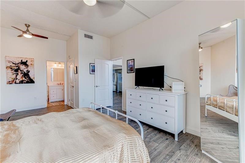 Image 16 of 28 For 1301 Miami Gardens Dr  1721w