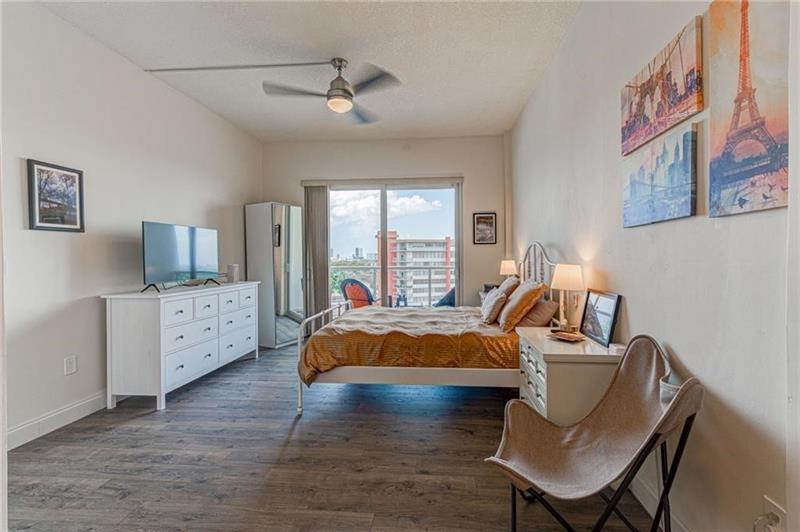 Image 19 of 28 For 1301 Miami Gardens Dr  1721w