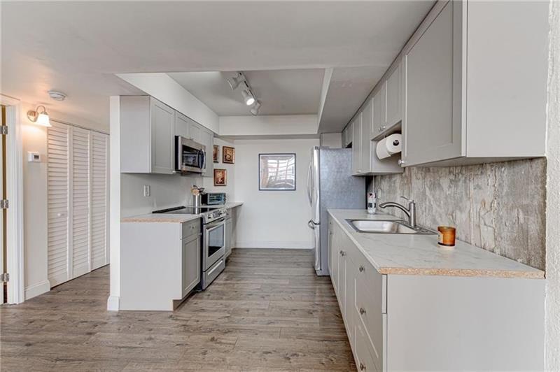 Image 6 of 28 For 1301 Miami Gardens Dr  1721w