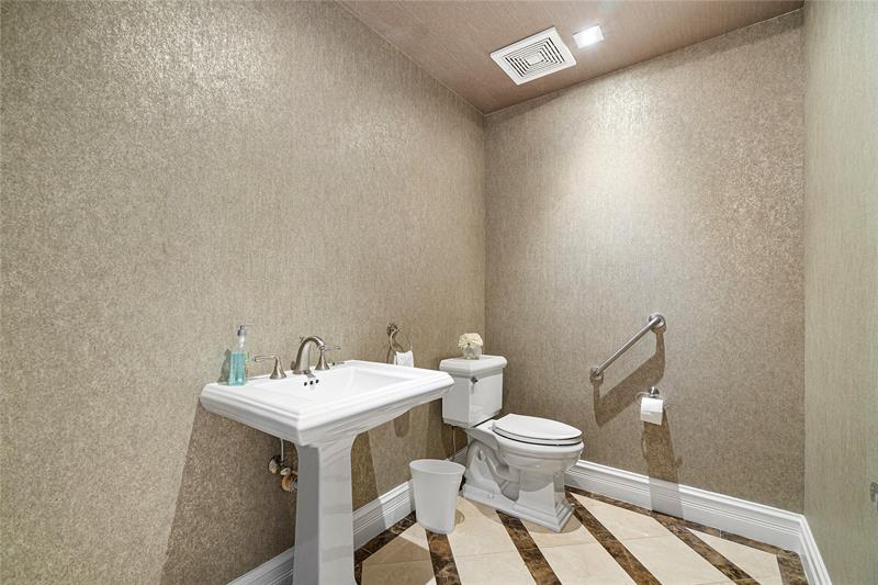 Image 37 of 64 For 1 Ocean Blvd  402