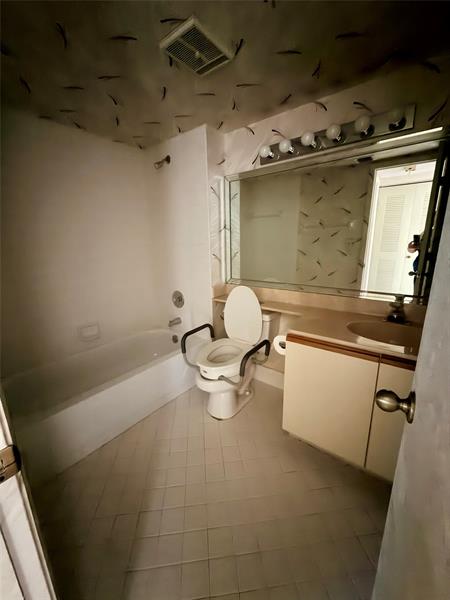 Image 14 of 19 For 2907 Carambola Cir S  201