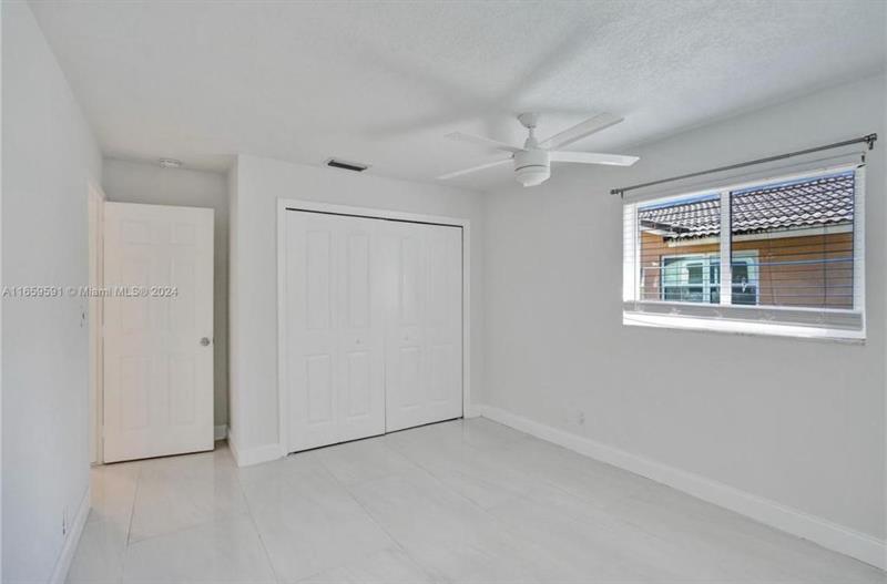 Image 12 of 52 For 11280 40th St