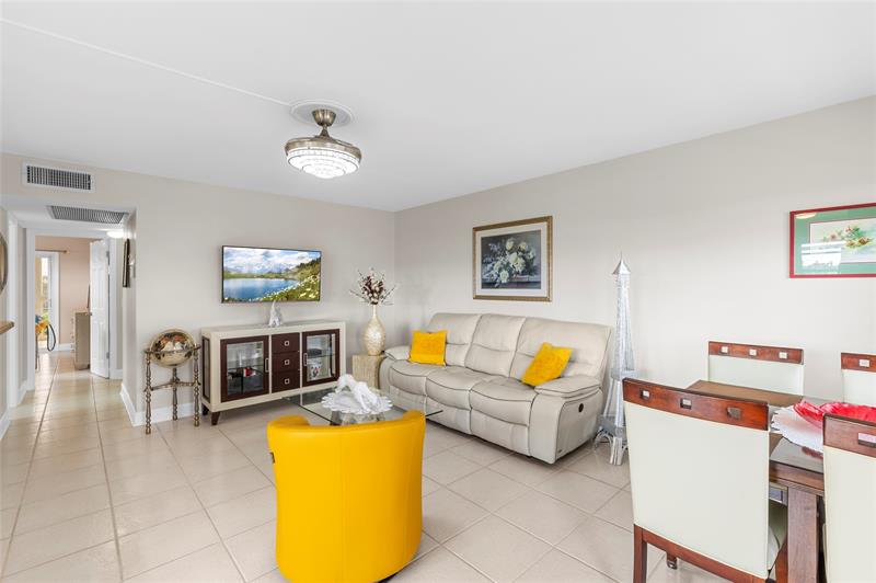 Image 4 of 67 For 4073 Harwood F 4073