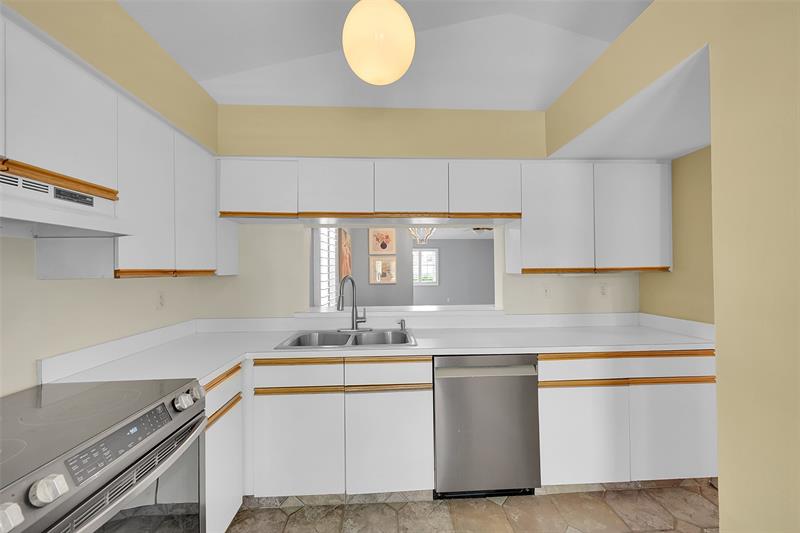 Image 10 of 36 For 5307 Buckhead Cir  203