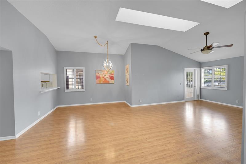 Image 11 of 36 For 5307 Buckhead Cir  203