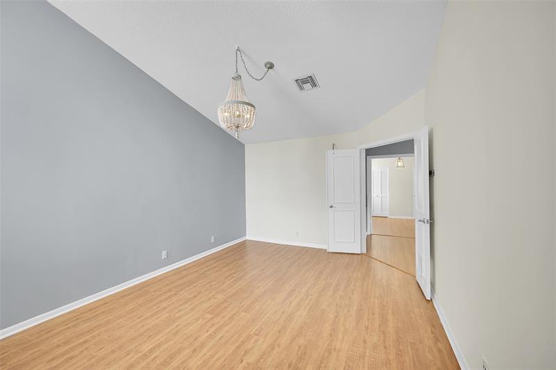 Image 21 of 36 For 5307 Buckhead Cir  203