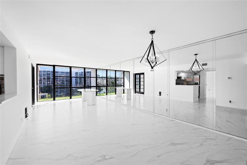 Image 10 of 30 For 800 Parkview Dr  718