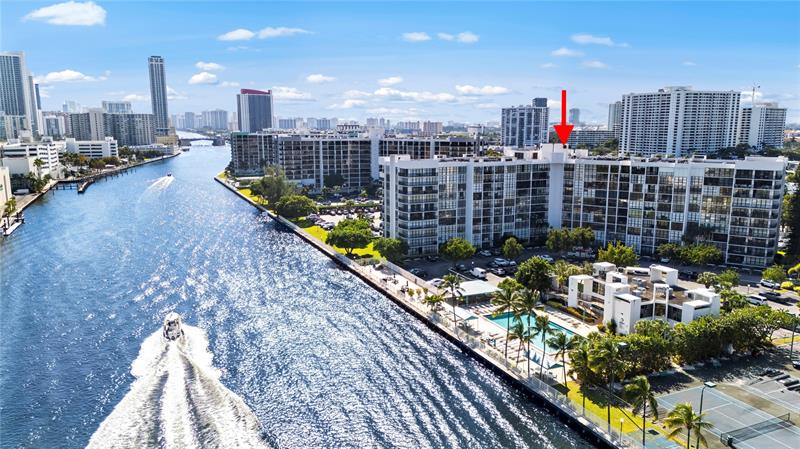 Image 24 of 30 For 800 Parkview Dr  718